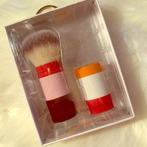 Retractable powder brush